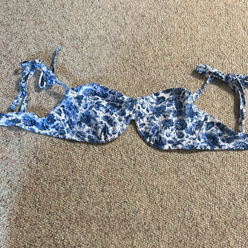 Abercrombie and fitch curve loveFloral Blue Bikini Top